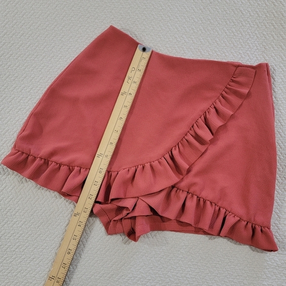 Milk & Honey Women's Rust Orange Ruffled Shorts Size Small - Picture 3 of 13